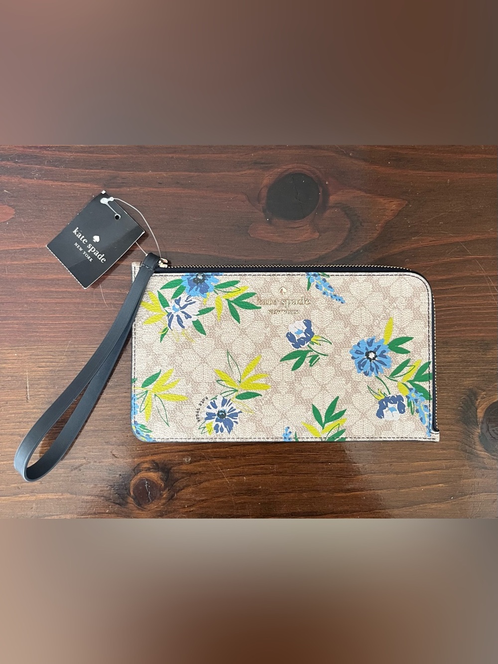 NWT kate spade wristlet